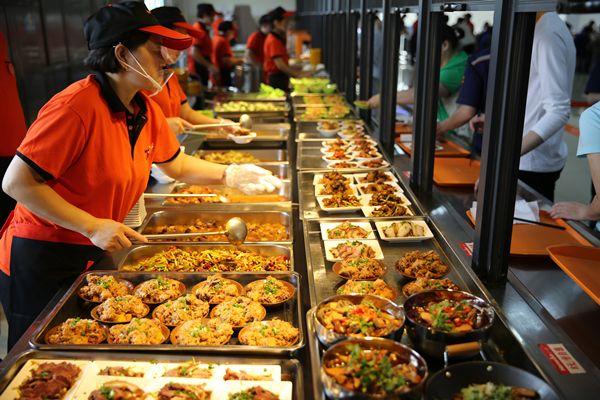 上海沪鑫餐饮管理是一家专业工厂,事业单位,学校食堂承包